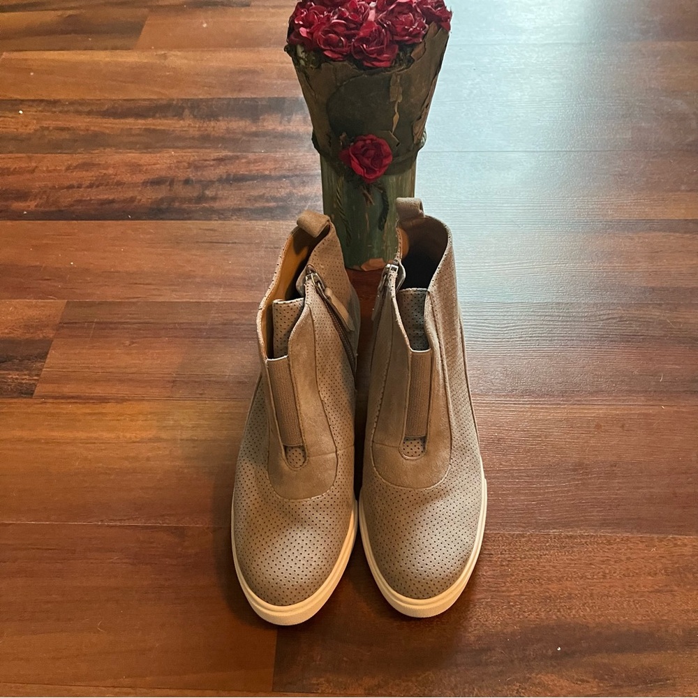 Linea Paola Gray Felicia Preforated Suede Ankle Boots